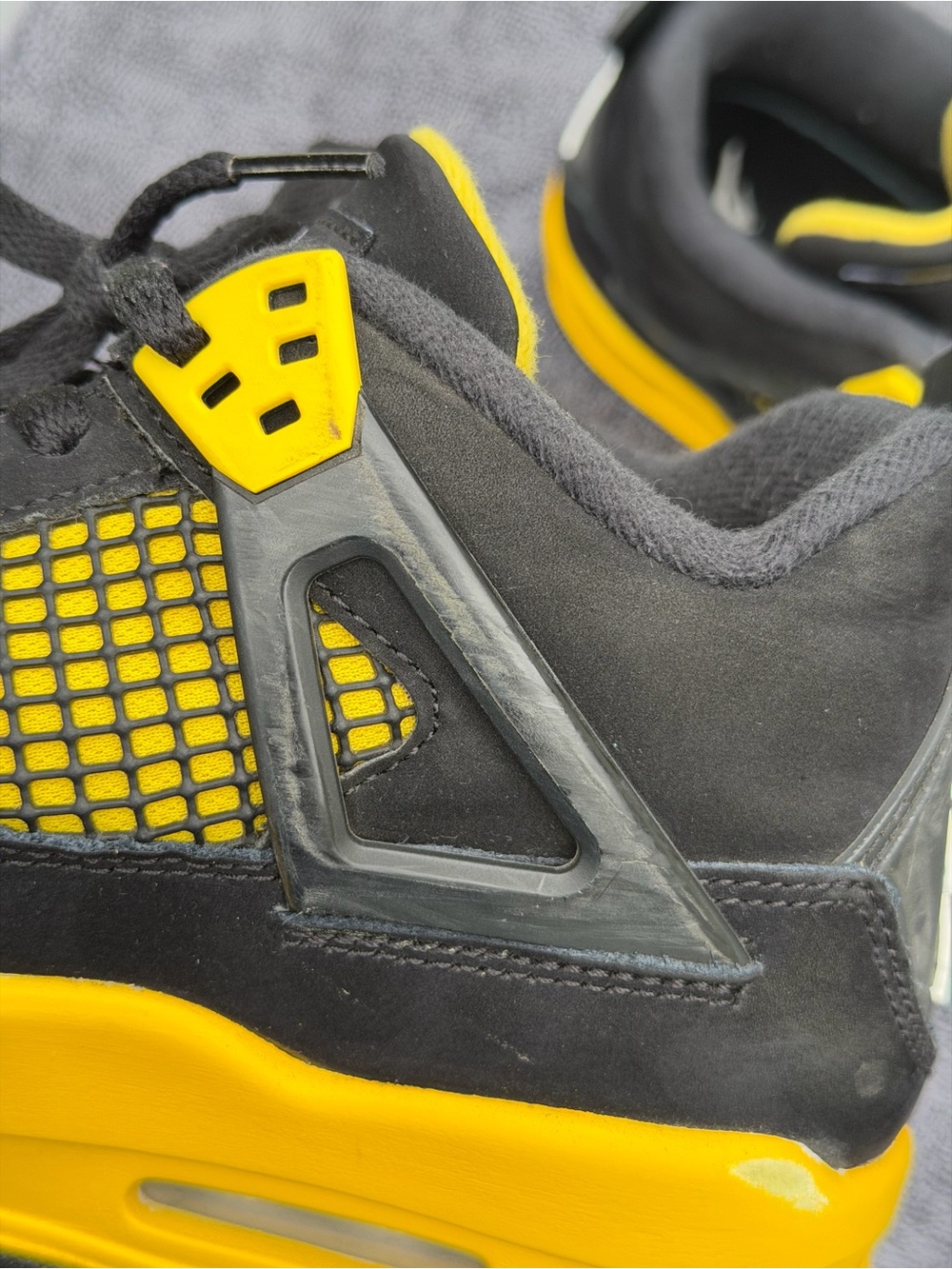 Size 6.5Y Air Jordan 4 Retro Thunder Black/Yellow - Picture 10 of 14